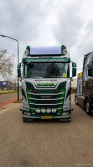 20250330-Tom-Holding-00245 20250330-Tom-Holding-00245